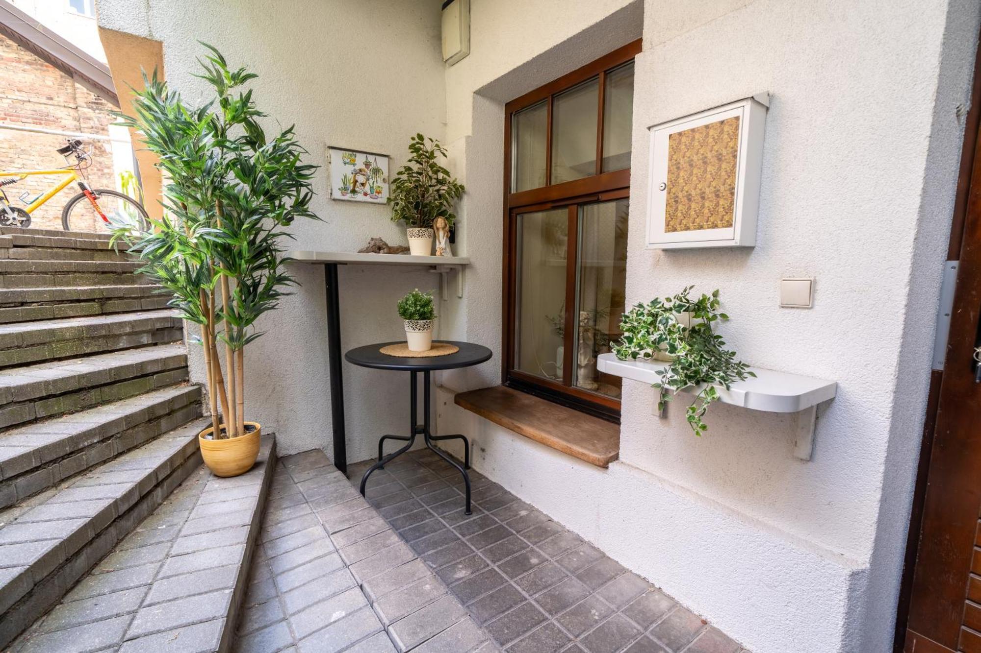 Cozy Suite with Inner Yard Wilno Zewnętrze zdjęcie